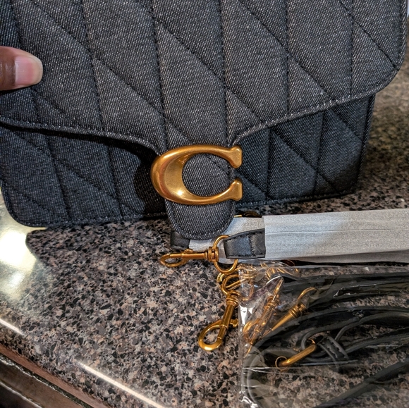 Source Unknown Quilted Gray Crossbody with Gold Accent - Picture 2 of 15